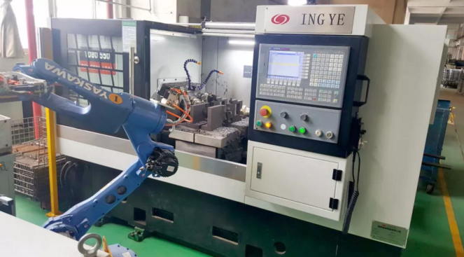 自動(dòng)化車床+機(jī)器人為電機(jī)轉(zhuǎn)子軸車削中 自動(dòng)化車床+機(jī)器人為電機(jī)轉(zhuǎn)子軸車削中